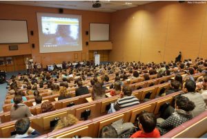 IN ITALIA CI SONO POCHI LAUREATI E SENZA LAVORO